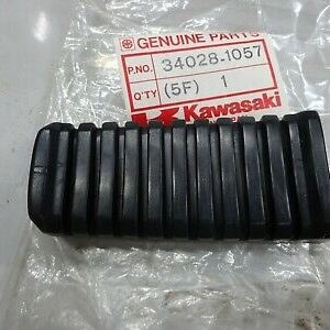 34028-1057 STEP,FR,RUBBER Gpz550/750/1100 & Turbo